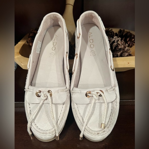 ALDO women leather white flat shoes/size M - Picture 8 of 9